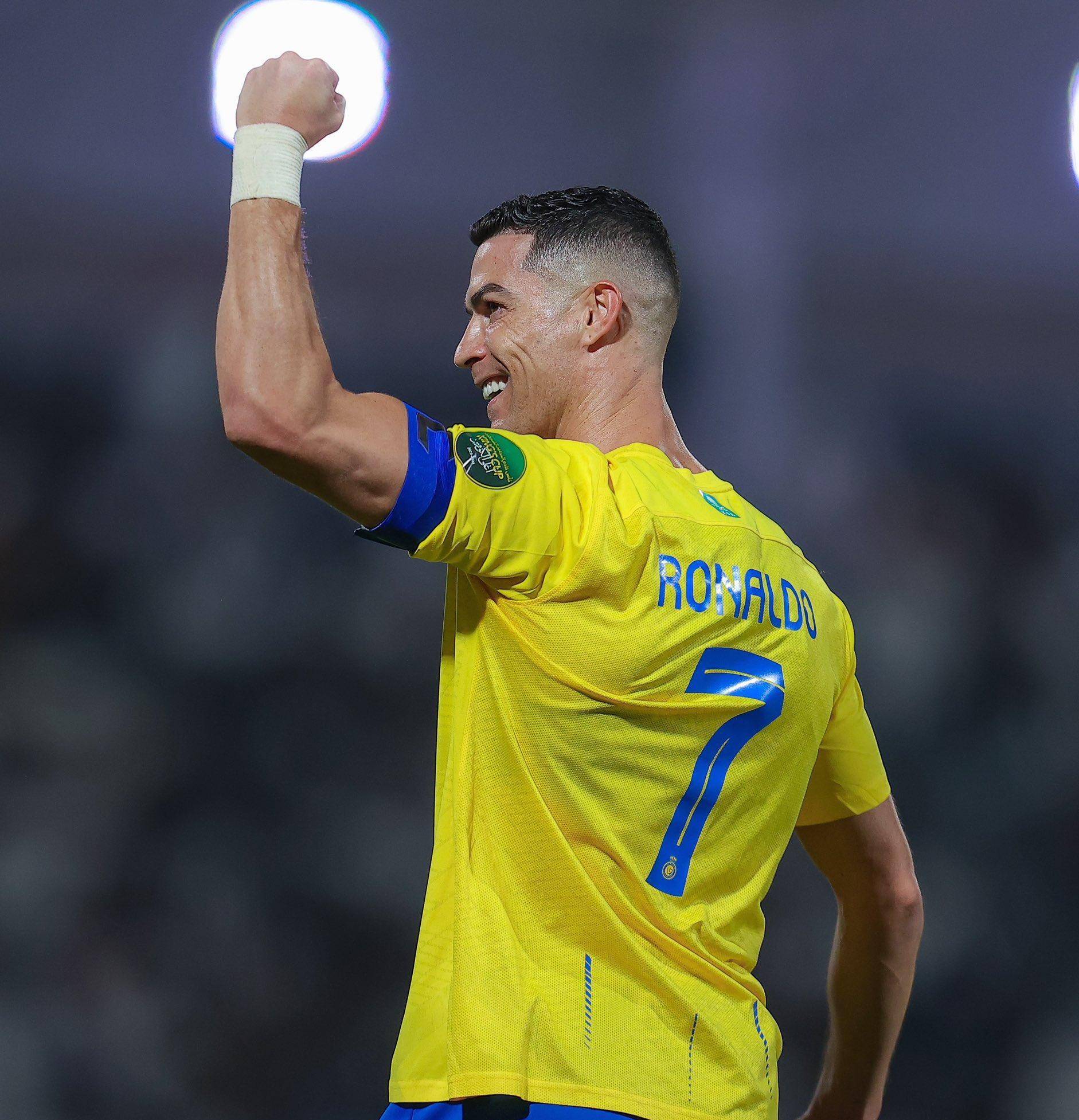 梅西获美职联MVP并率队首夺总冠军，雨中致歉开幕式取消