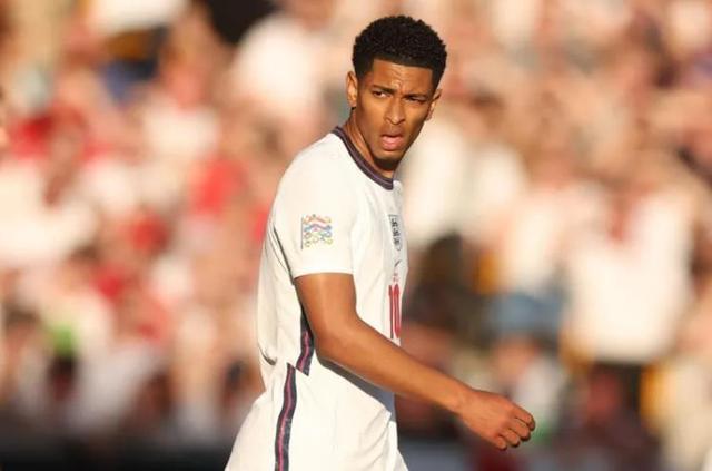 半场：拜仁2-2弗赖堡，卡尔、奥利塞分别传射，铃木唯人进球