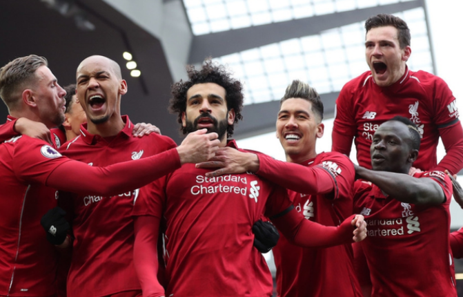 曾经的前场搭档！安东尼和拉什福德拥抱这一刻，你想到了什么？