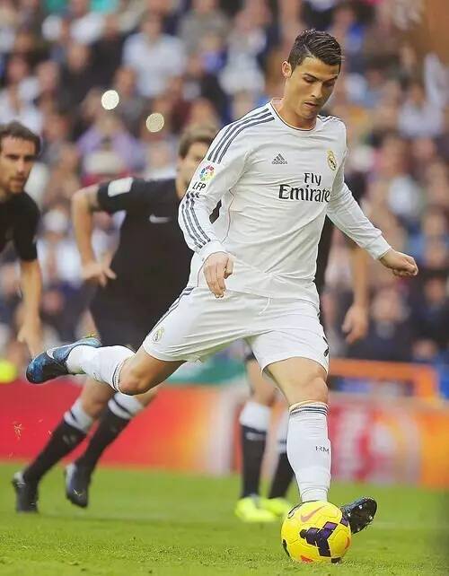 边锋赛后晒伤痕，网友称其太拼了